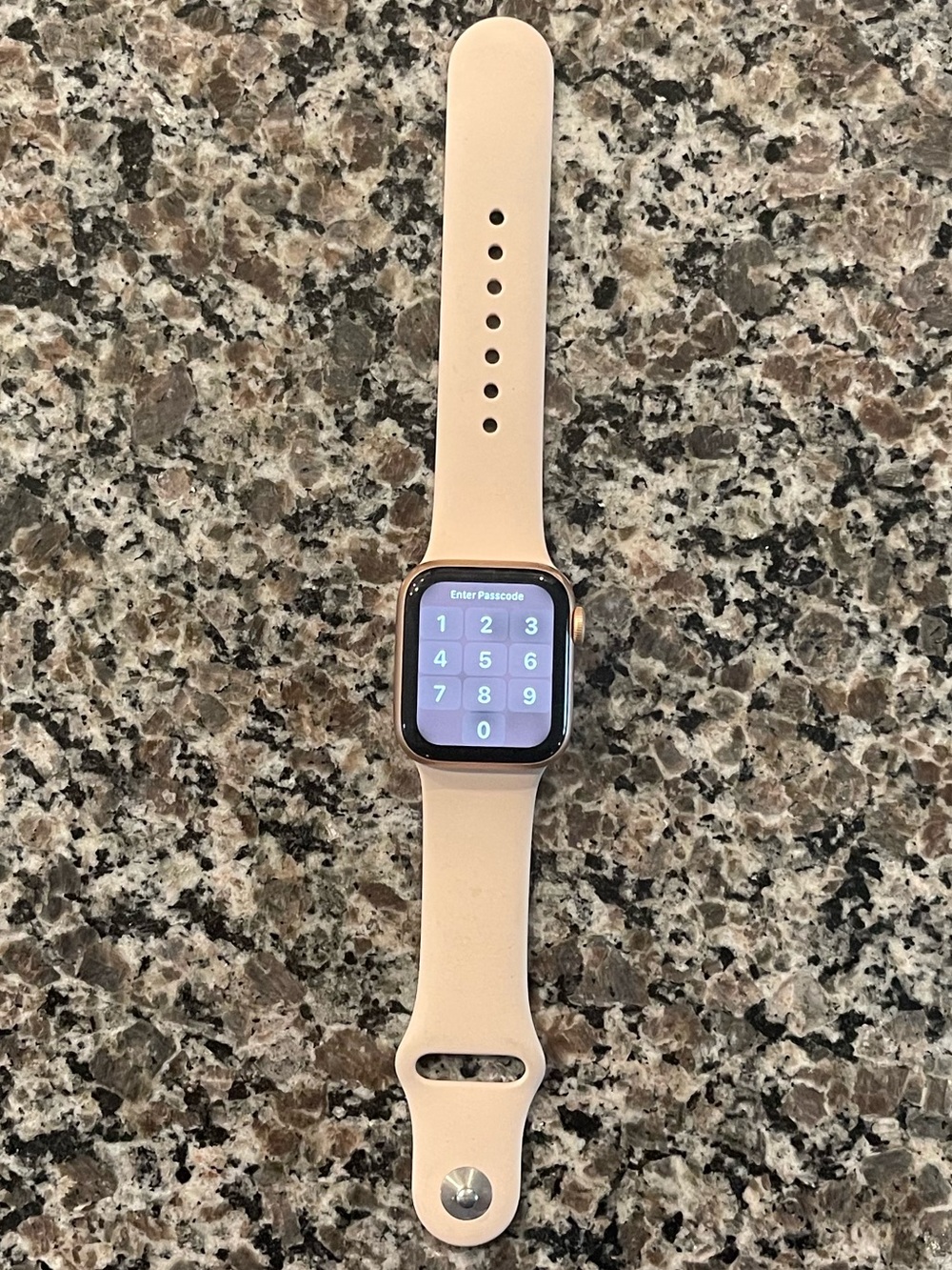 Apple Watch, Series 5, 40mm, Rose Gold - Picture 2 of 8